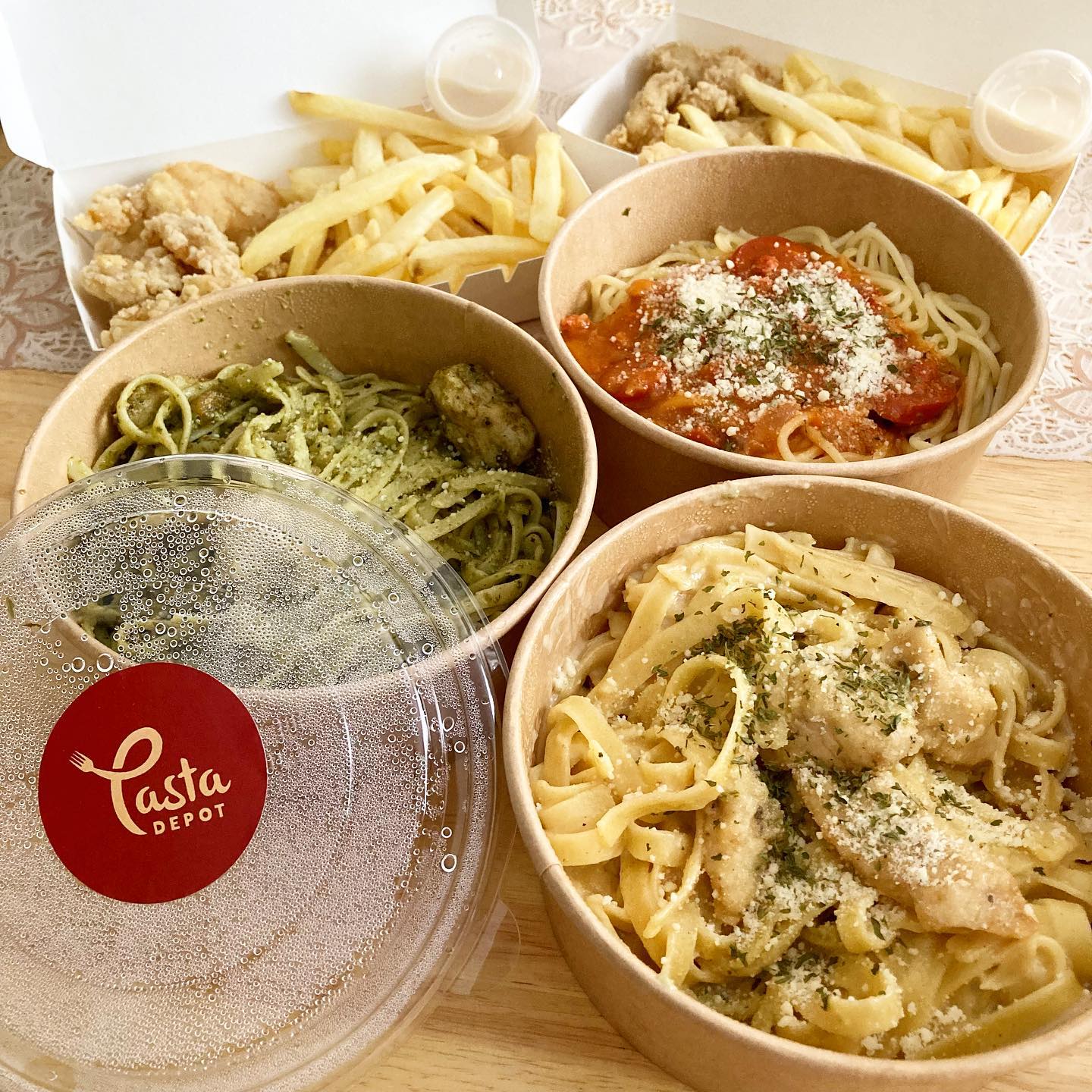 Special days call for special food. Found @pastadepot on Grab and got curious so I ordered different variants: Classic Spaghetti, Chicken Alfredo, and Creamy Chicken Pesto. Included 2 orders of Fish and Fries as well for snacks (or dinner, if we get busy with work later). First time to try these, but can I just say, the pesto smells goooood.

Tagal naman mag-lunch.

#food #foodstagram #instafood #pasta #pestopasta #spaghetti #chickenalfredo #pastadepot